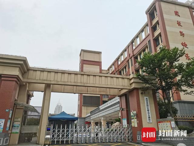 “武汉小学生校内被撞致死”细节披露：车从分流通道绕到事故点，老师称曾让学生离开